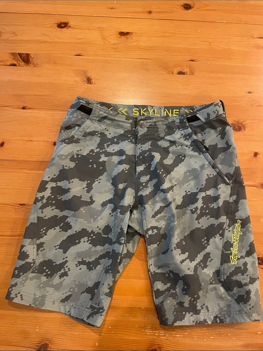 Troy Lee design Skyline Men's Gray Digital Camo Mountain Bike Shorts